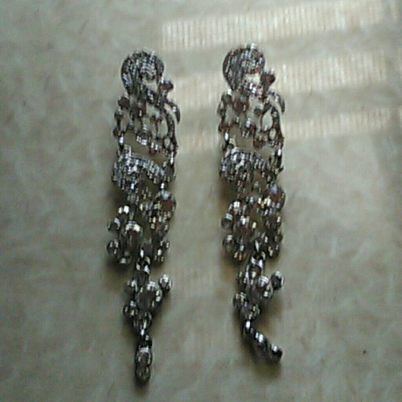 Rhinestone drop earrings - Picture 3 of 3
